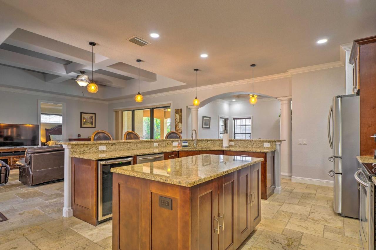 Canalfront Cape Coral Home With Patio And Grill! Exterior photo