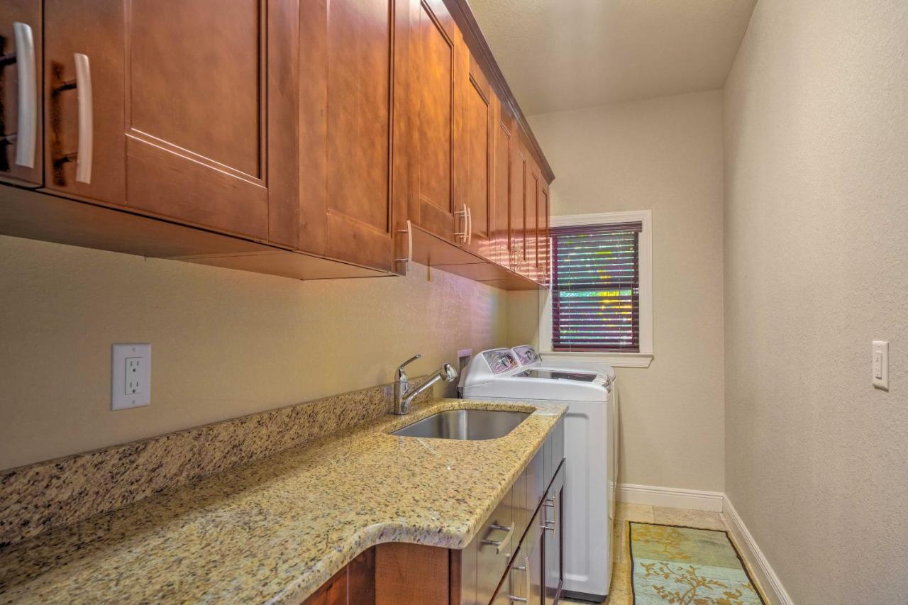 Canalfront Cape Coral Home With Patio And Grill! Exterior photo